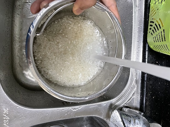 An introduction to low sugar rice cooker - basket with rice