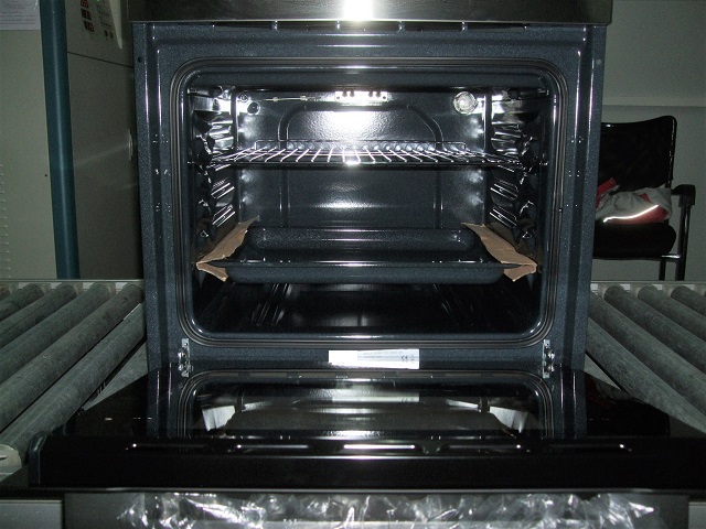 What is the difference between microwave and oven - standard oven cavity