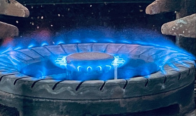 What is the Difference Between Yellow and Blue flame - blue flame